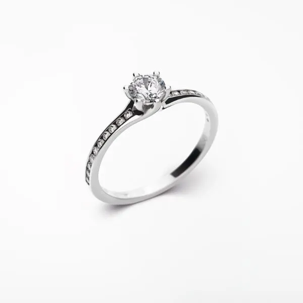 zk16-vicekaminkovy-zasnubni-prsten-diamant.jpg.webp